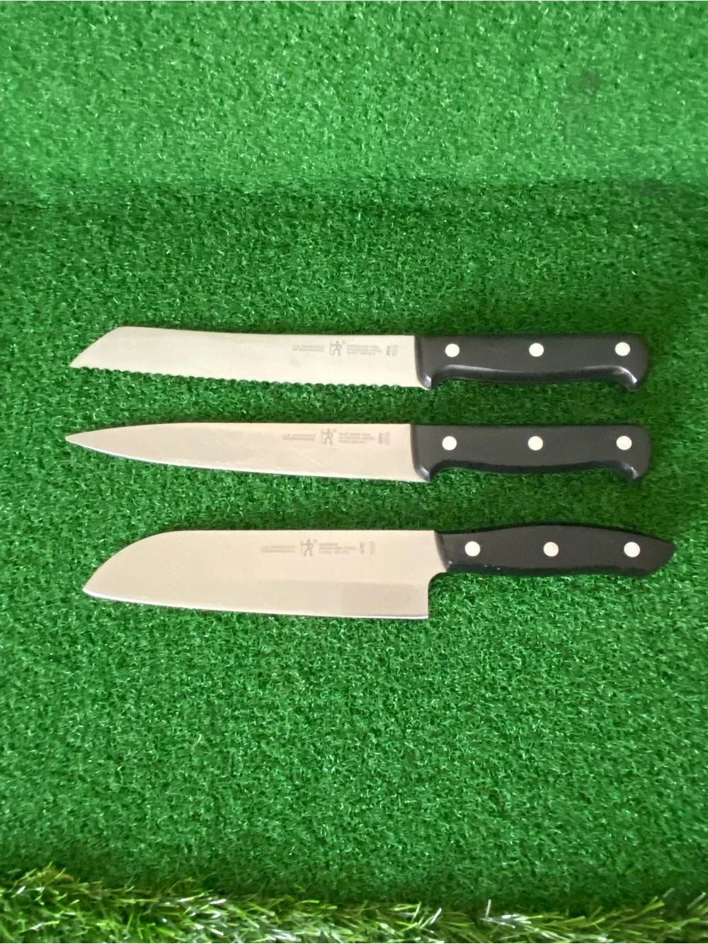 3-J.A. Henckels Knife 8”Bread Knife 7”Carving knife, 8”Gourmet Santoku knife